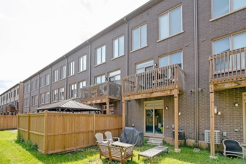 Oakville Townhouse for rent - 3 Bedrooms — photo 33