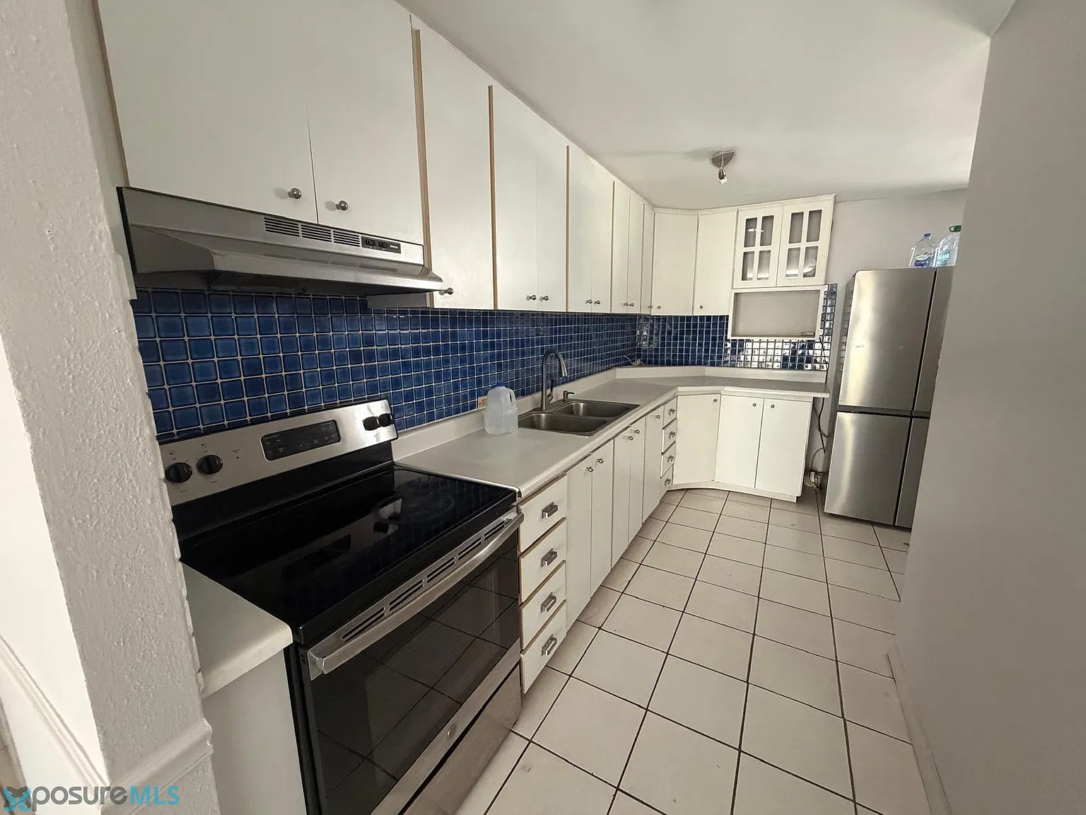 Paseo De La Reina (Condominio) — Photo 4
