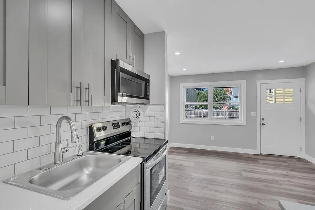 1 bed, 500 sqft, $1,822 — Photo 1