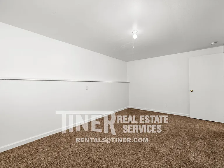 4910 Gastman Way #B — Photo 11