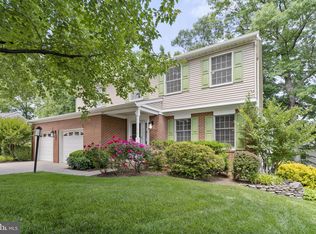 1401 Rock Ridge Ct, Herndon, VA 20170