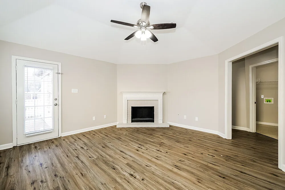 3 bed, 2.0 bath, 1338 sqft, $1,685 — Photo 3