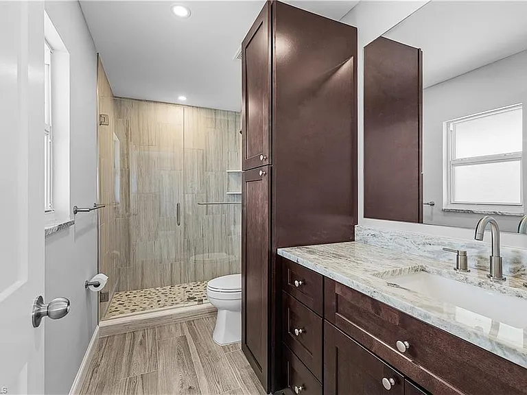 2 Fairview Blvd — Photo 10