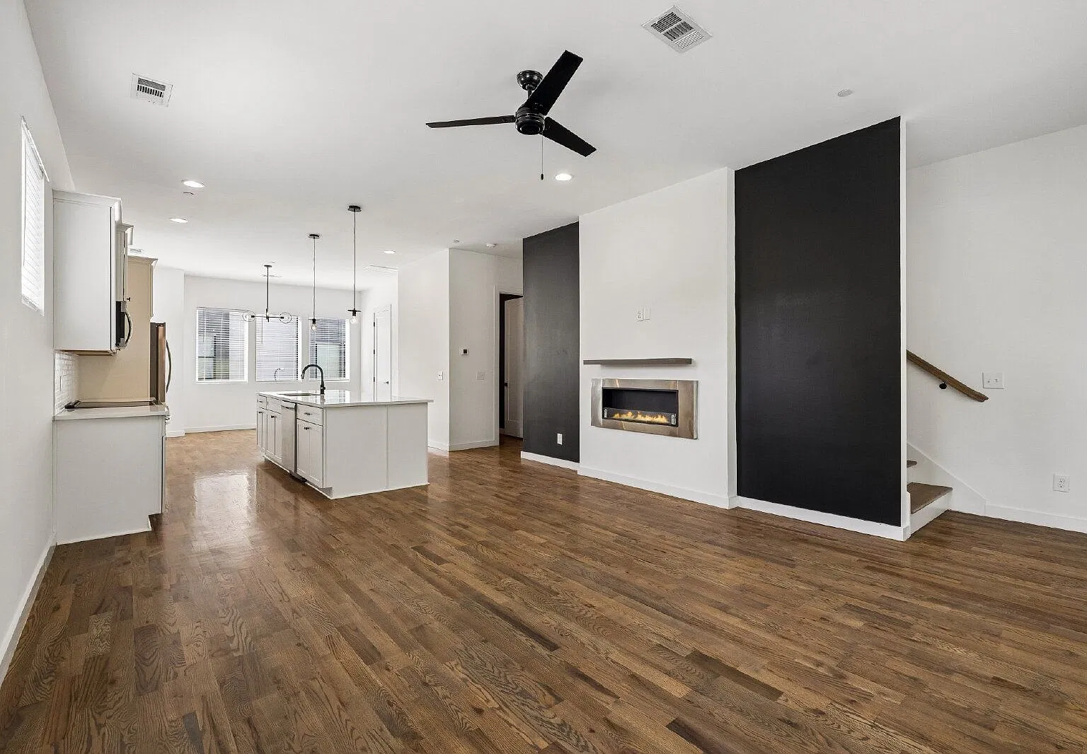 3 bed, 3.5 bath, 2000 sqft, $3,450 — Photo 3