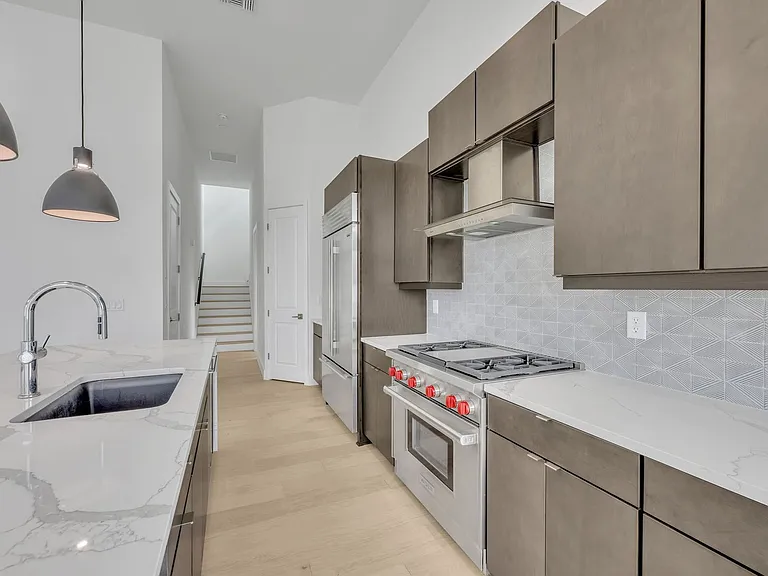 501 W Canton Ave — Photo 11