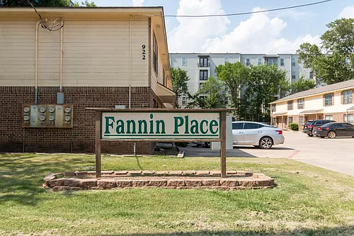 922 Fannin St Photo 1