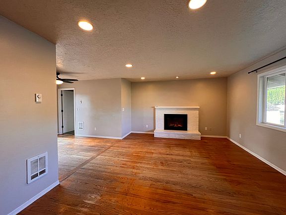 5th image of 2705 NE 71st St