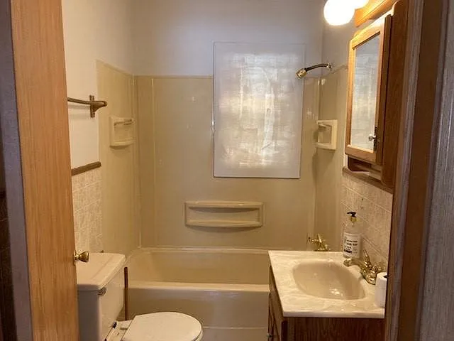 3 bed, 1040 sqft, $1,800 — Photo 3