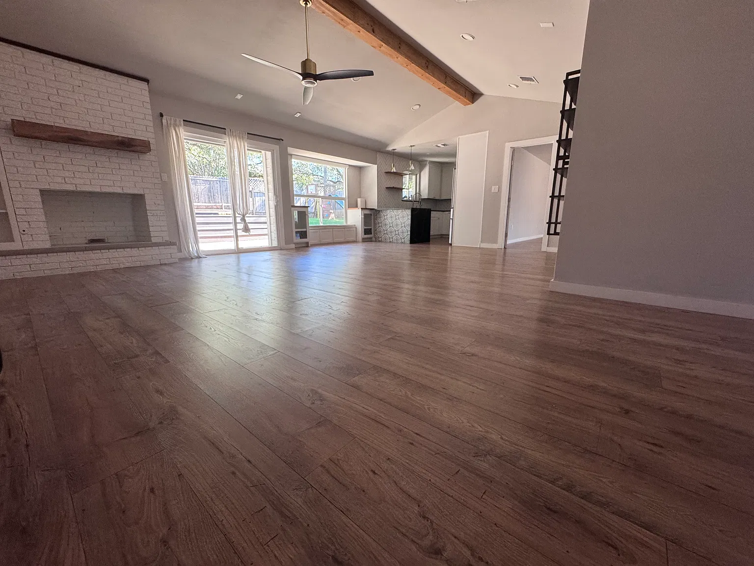 4 bed, 2165 sqft, $3,200 — Photo 4