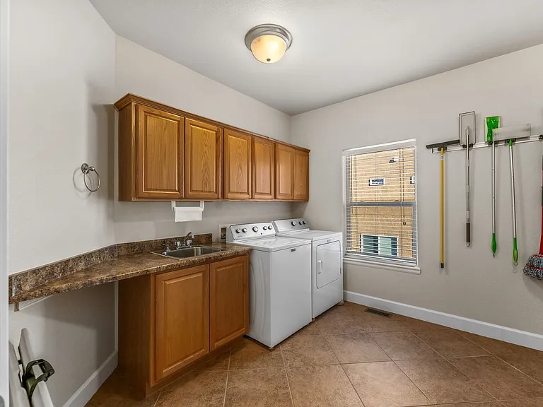 Equinox Dr — Photo 34