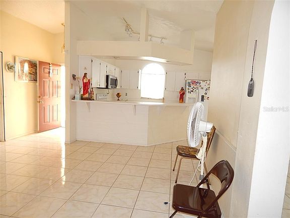 5th image of 825 Hunt Dr