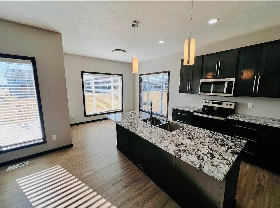 4 bed, 2350 sqft, $2,500 — Photo 4
