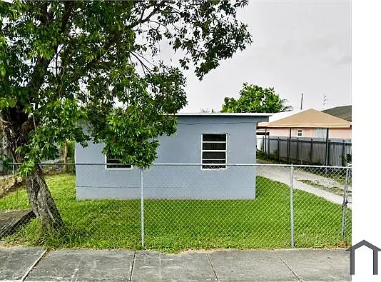 564 NW 13th St — Photo 2