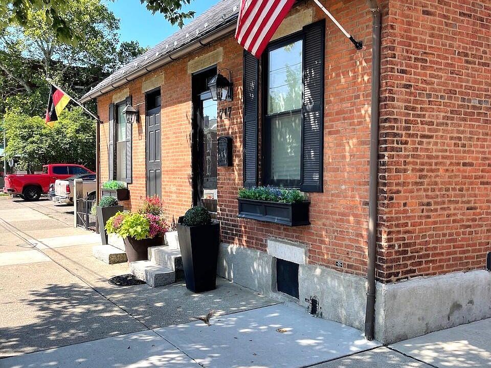 1st image of 717 S 3rd St