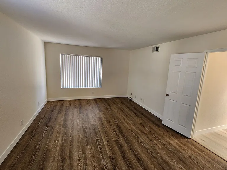 10523 Sunset Ridge Dr — Photo 17