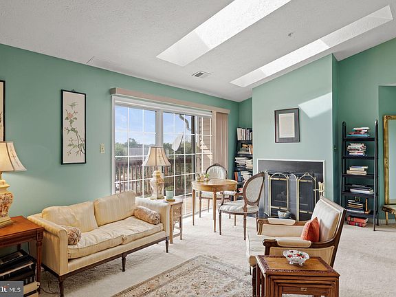 2nd image of 157 Brookland Ter APT 10