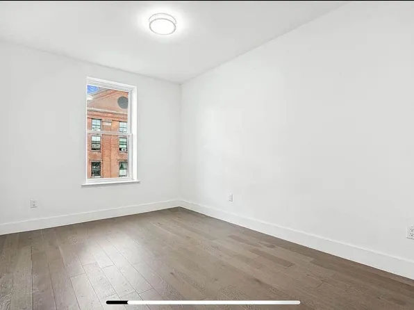 154 Graham Avenue image 8 of 10