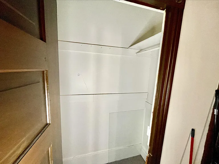 Upstairs Extra Hallway Large Closet