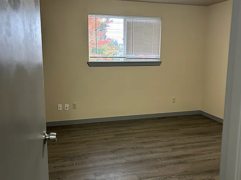 1765 Queen Ave SW — Photo 16