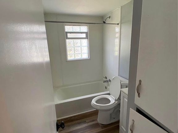 4th image of 161 Norman Ave Unit 1
