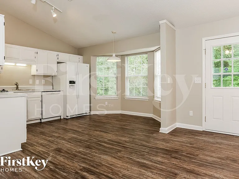 6319 Hillview Ln — Photo 8