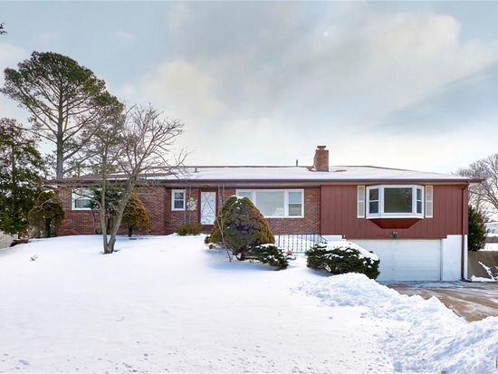 4650 Venarde Dr, Saint Louis, MO 63128