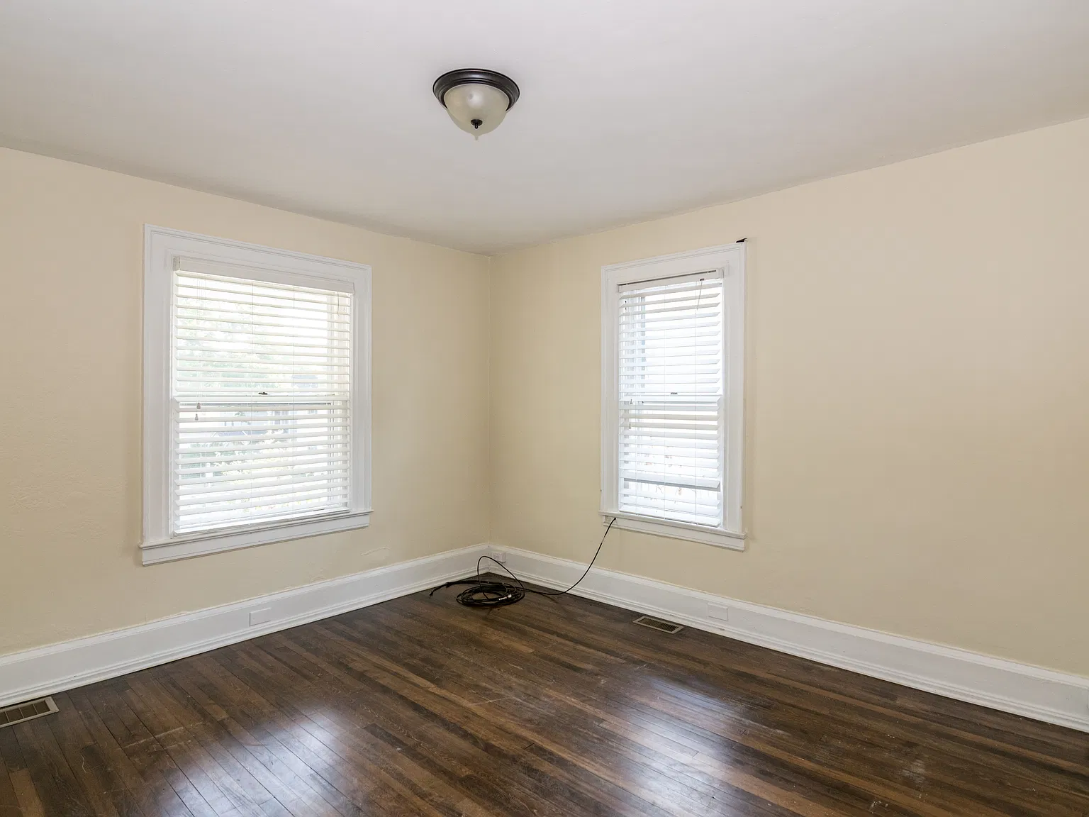 221 Mosley - 1 — Photo 4