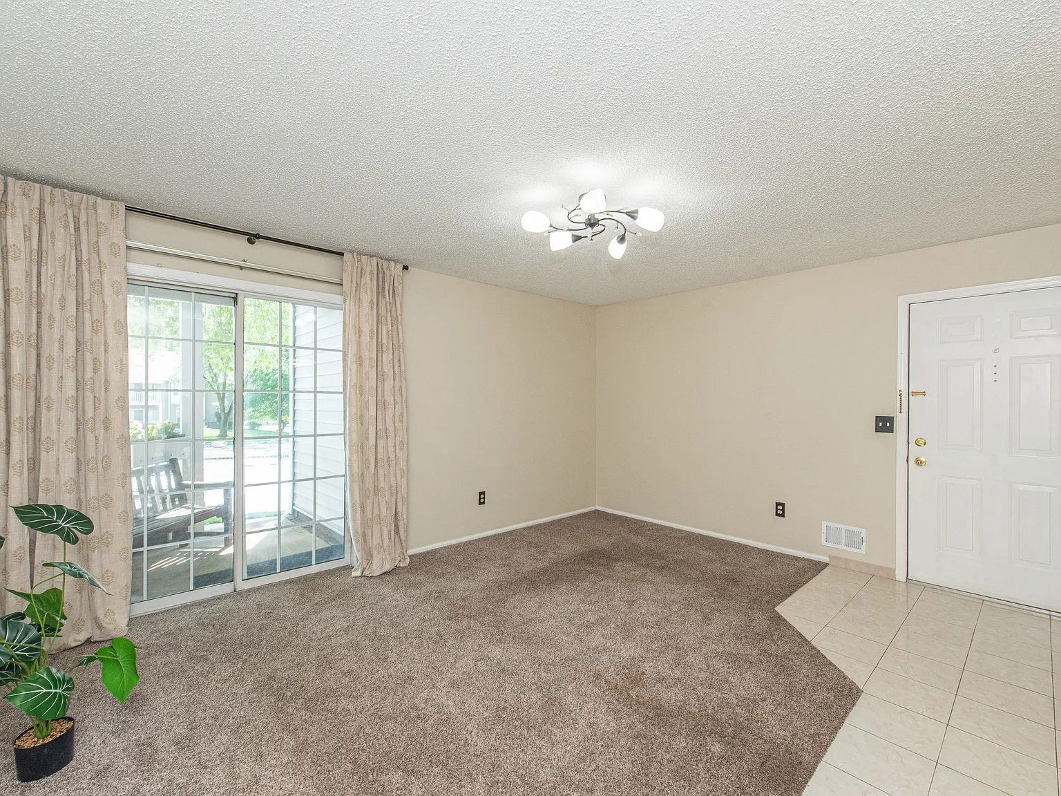 2 bed, 855 sqft, $2,700 — Photo 2