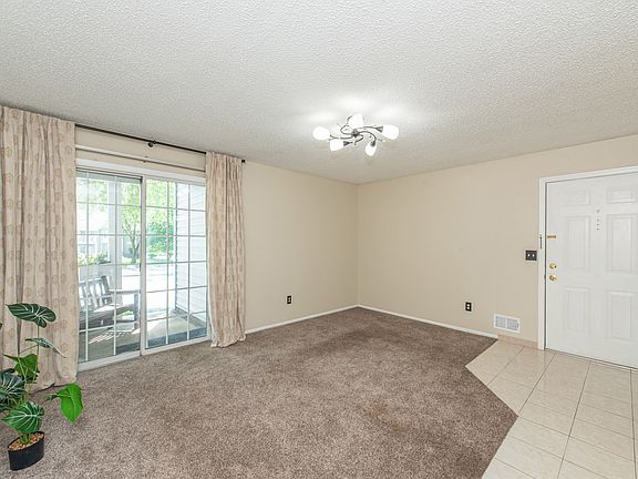 2nd image of 540 Holly Ct #540