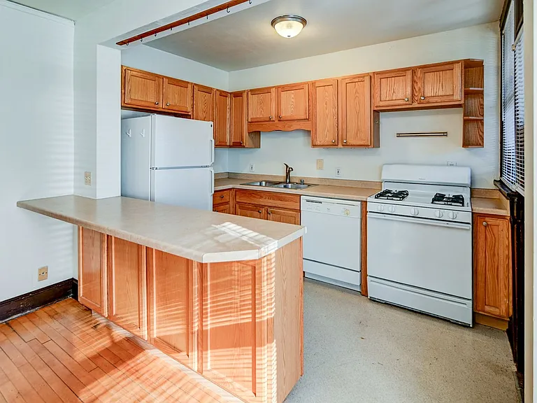 2801 Monroe St — Photo 11