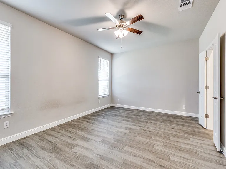 1240 Bosque Ln — Photo 7