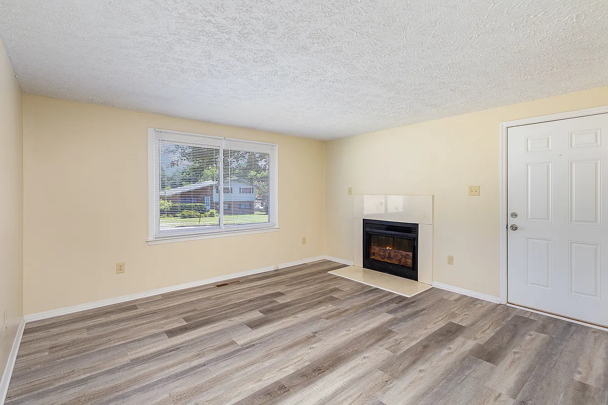 Building Photo - 3131 Vestal Pl
