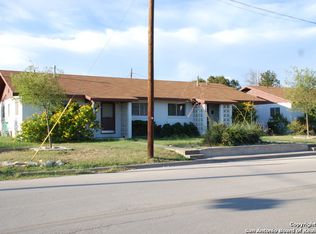 705 W 7th St, Del Rio, TX 78840