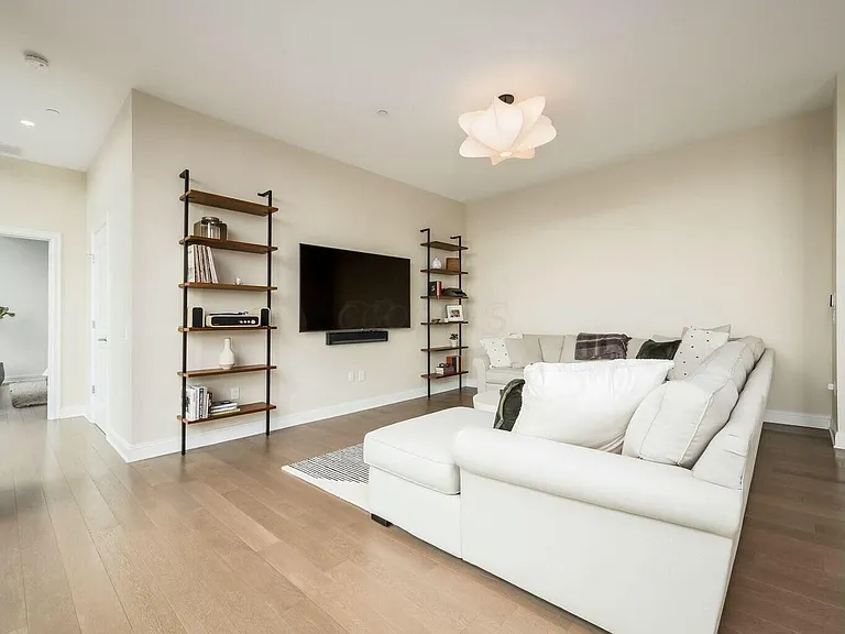 250 Spring St #713 — Photo 2