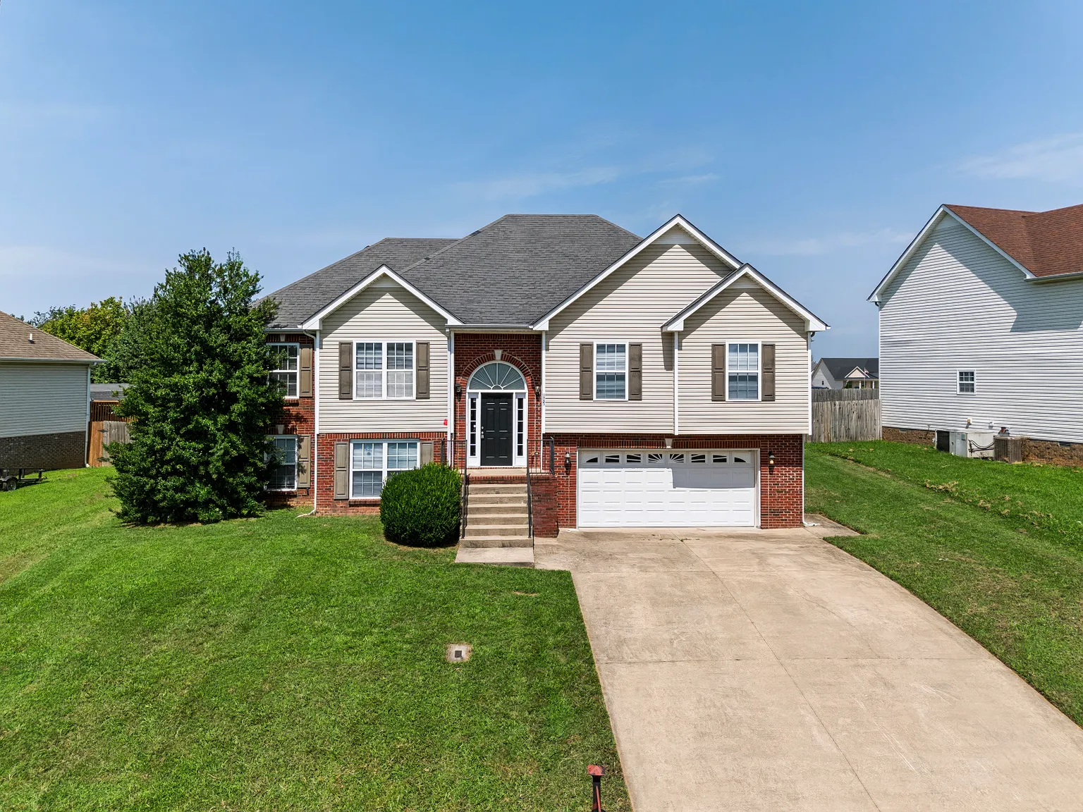 5 bed, 2623 sqft, $2,400 — Photo 1
