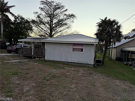 3rd image of 815 Riverside Dr