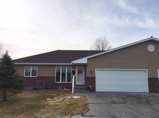 323 E 56th St, Kearney, NE 68847