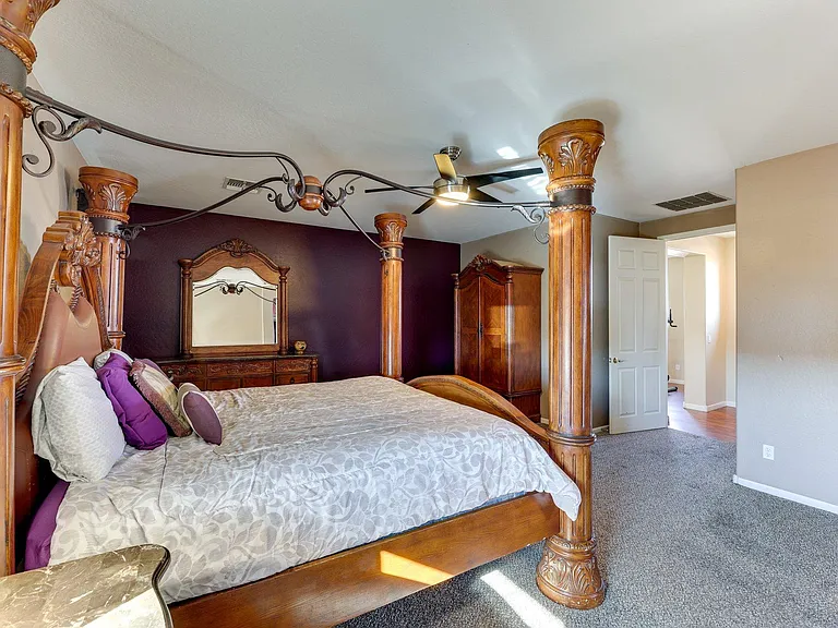 W Longhorn Dr — Photo 1