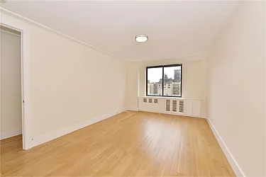 Rented by R New York