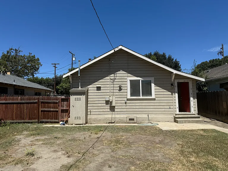 125 N San Lorenzo Ave — Photo 6