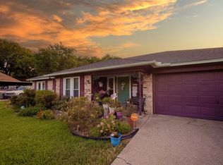821 Forest Ct, Burleson, TX 76028