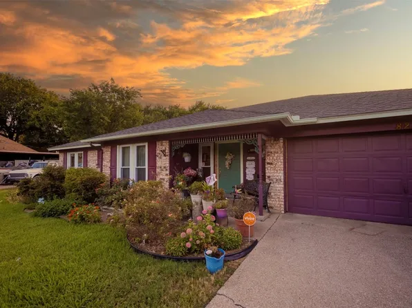 821 Forest Ct, Burleson, TX 76028