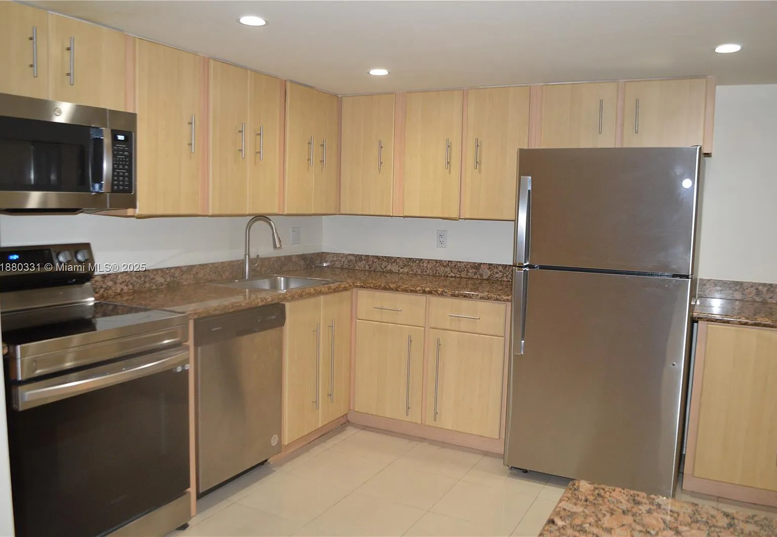 2 bed, 1150 sqft, $2,400 — Photo 3