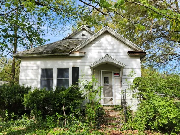 424 N High St, Carlinville, IL 62626