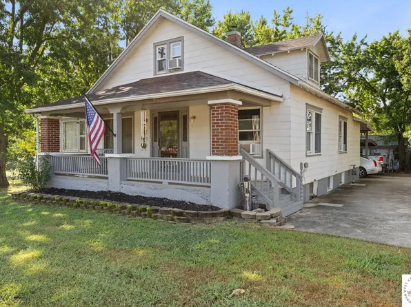 104 E 4th St, Stover, MO 65078