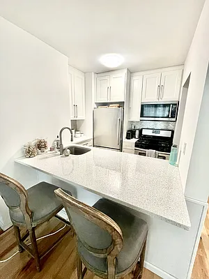 Rented by Addison Property Group | media 10