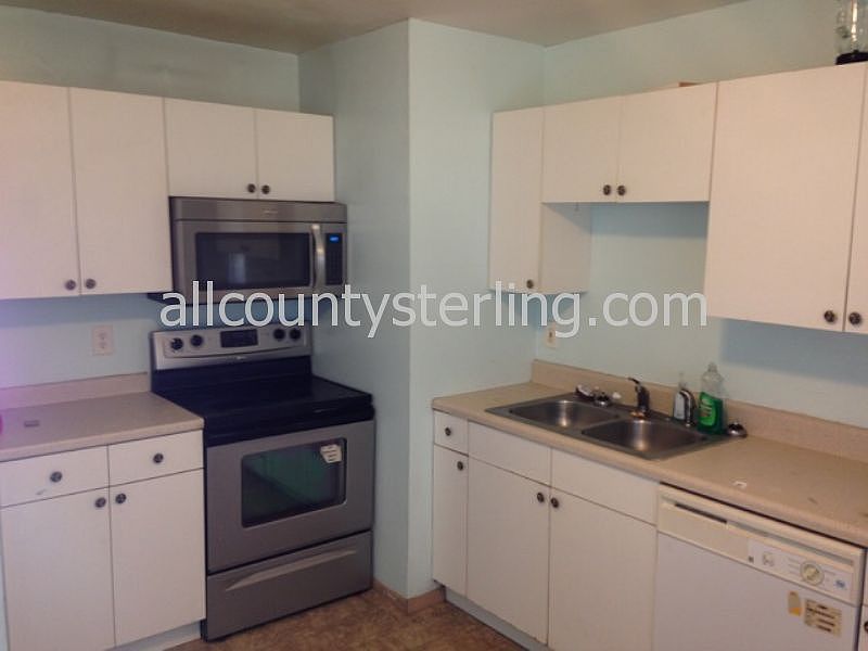 2nd image of 945 Vincent Dr