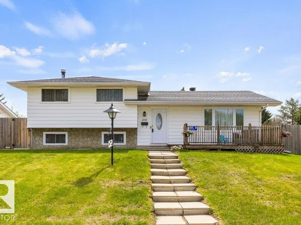 1111 Moyer Dr, Strathcona County, AB T8A 1E8
