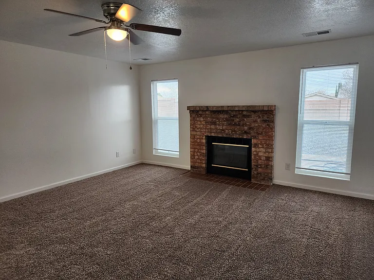 350 Littler Dr SE — Photo 10