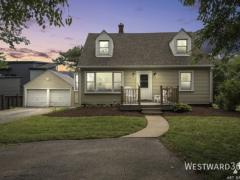 923 W Plainfield Rd — Photo 1